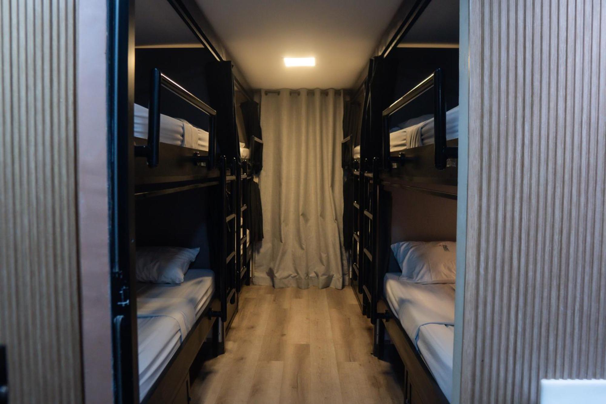 Bed 8-Bed Mixed Dormitory Room Street view