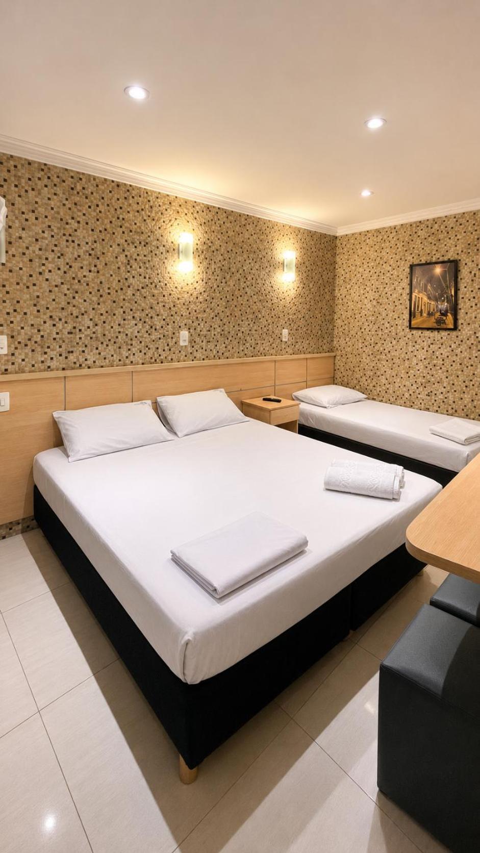 Quarto Triplo com 3 Camas de Solteiro