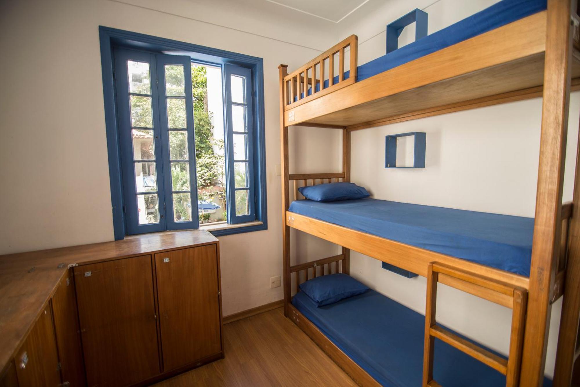 Cama em Dormitório Misto com 6 Camas e Ar-Condicionado